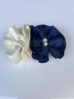 ネイビー×アイボリー リボンバレッタ パール付き