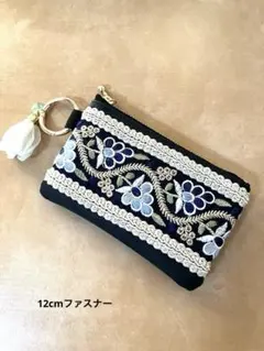 刺繍デザイン ポーチ 黒　インド刺繍リボン　マルチポーチ　キーケース
