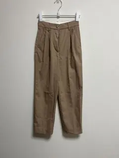 H&M ベージュ タック入りチノパン EUR 32