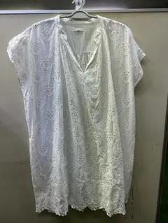 刺繍入りホワイトノースリーブチュニックのサムネイル
