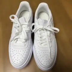 美品　ナイキ　コートビジョンアルタウィメンズシューズ 　ホワイト　24.5㎝
