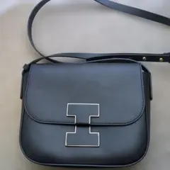 【イアクッチ】ショルダーバッグ ブラック ゴールド金具のサムネイル