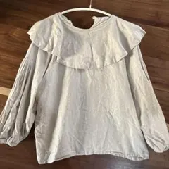 イトフクオカ　フリル付きベージュ長袖シャツリネン　セーラー襟itofukuoka