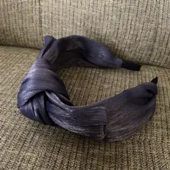 美品　光沢ダークグレー ヘアバンド