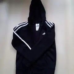 adidas 黒 パーカー 130