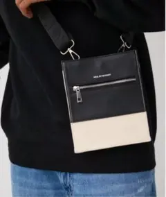 AZUL スクエアショルダーバッグ