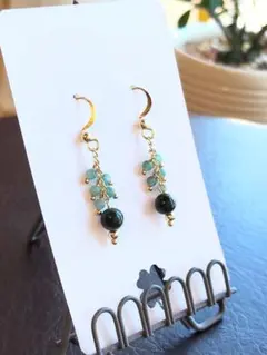 1864.スワロ入り♡ しずく型レジンピアス♡ - メルカリ