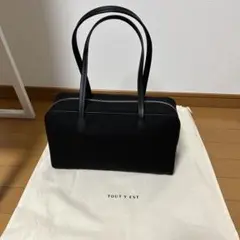 TOUT Y EST ブラックショルダーバッグ