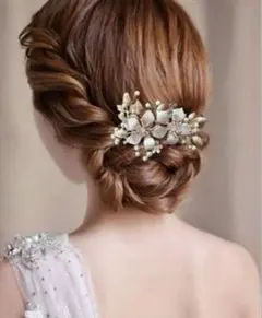 【新品未使用‼️】フラワーデザイン ゴールドバレッタ　ヘアアクセサリー