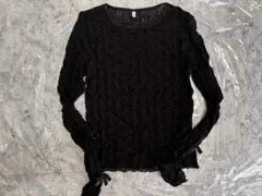 黒のシースルーフリルトップス