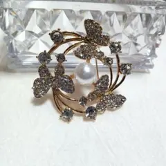 大人可愛い❤　エレガントな蝶のブローチ・コサージュ　パール