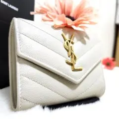 ✨極美品　現行デザイン✨サンローラン　三つ折り　カサンドラ　キャビアスキン　白