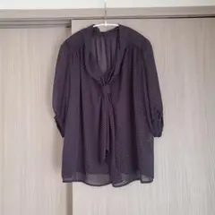 ドット柄ブラウス