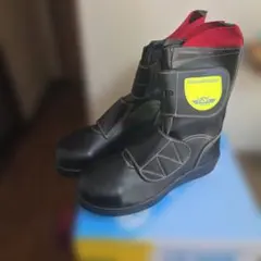 アスファルト舗装工事専用安全靴28cm - メルカリ