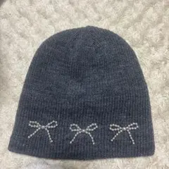 ビーズ装飾グレーのニットビーニー