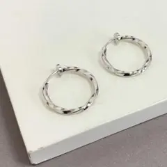 サージカルステンレス☆ツイストフープイヤリング 18mm／シルバーSB0401