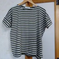 in this life 　on seven daysチャコールグレーTシャツのサムネイル