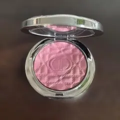 ディオールスキン　フォーエヴァー　グロウルミナイザー04 PINK STROBE