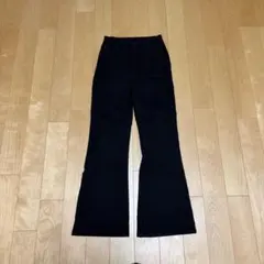 ブラック　フレアパンツ