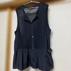 cést ブラック ボタン付きベスト