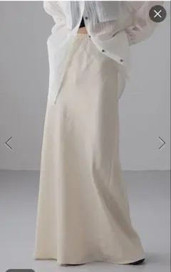 【新品】LOWRYSFARM ストレッチサテンスカート アイボリー ロングのサムネイル