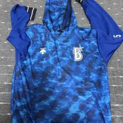 ベイスターズ　DESCENTE フード付きスポーツウェア Mサイズ　5番刺繍入り