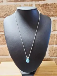 新品未使用！レディース　ネックレス　青いクリスタルの球体ペンダントネックレス