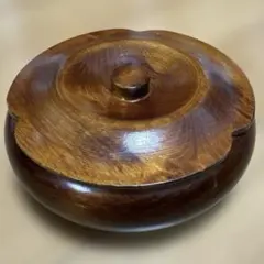 木製菓子入れ 伝統的な和風デザイン