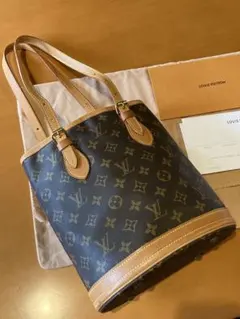 Item thumbnail for item bec1a0fa-f9b4-4d09-9ede-3542754be6f6