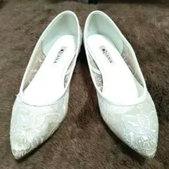 23cm　ダイアナ　Diana 　刺繍入り　ホワイト　パンプス　結婚式美品