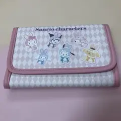 サンリオキャラクター 多収納ケース　背面ポケット付き　しまむら