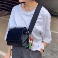 ear PAPILLONNER『ワイドテープショルダーバッグ』オールブラック