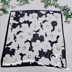 未使用美品✨シルク調　大判スカーフ　正方形　モノトーン花柄