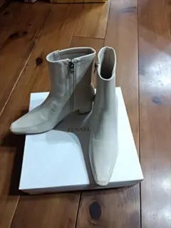 Item thumbnail for item 9c18743f-3bd0-4bd5-8fe3-a56710672d1b