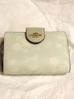 【未使用、新品】Coach 二つ折り財布 ライトグリーン