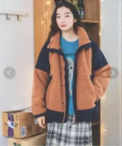 オレンジとネイビーのボアジャケット