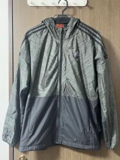 adidas フード付きウィンドブレーカー