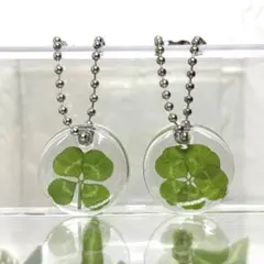 四つ葉&五つ葉のクローバーキーホルダーシルバーミニセット　レジンハンドメイド