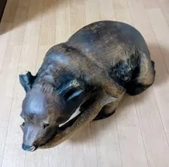 木製クマの彫刻 42cm ダークブラウン