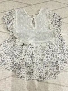 ママラク　花柄フリルロンパース・カバーオール