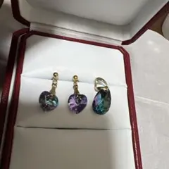 オーロラカラーのスワロフスキークリスタルで作ったピアスとペンダントトップ