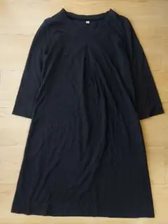 UNIQLO　Vネック黒ワンピース