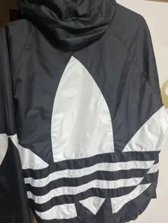 アディダス フード付きナイロンジャケット