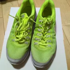 Nike ランニングシューズ 蛍光イエロー