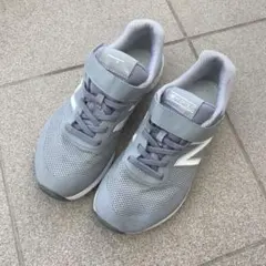 【New Balance】PREMUS スニーカー グレー　22.5のサムネイル