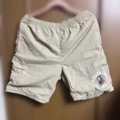 美品A BATHING APE ベージュショートパンツのサムネイル