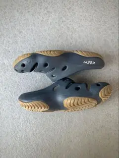 【KEEN】キーン YOGI ヨギ 廃盤カラー ネイビーのサムネイル