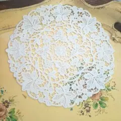 ホワイトレース 　ドイリー　花模様