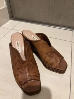 ＊美品＊　本革　DAIANAダイアナ ウェッジソール ヒールサンダル