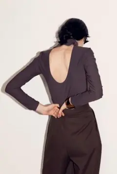バックオープン トップス